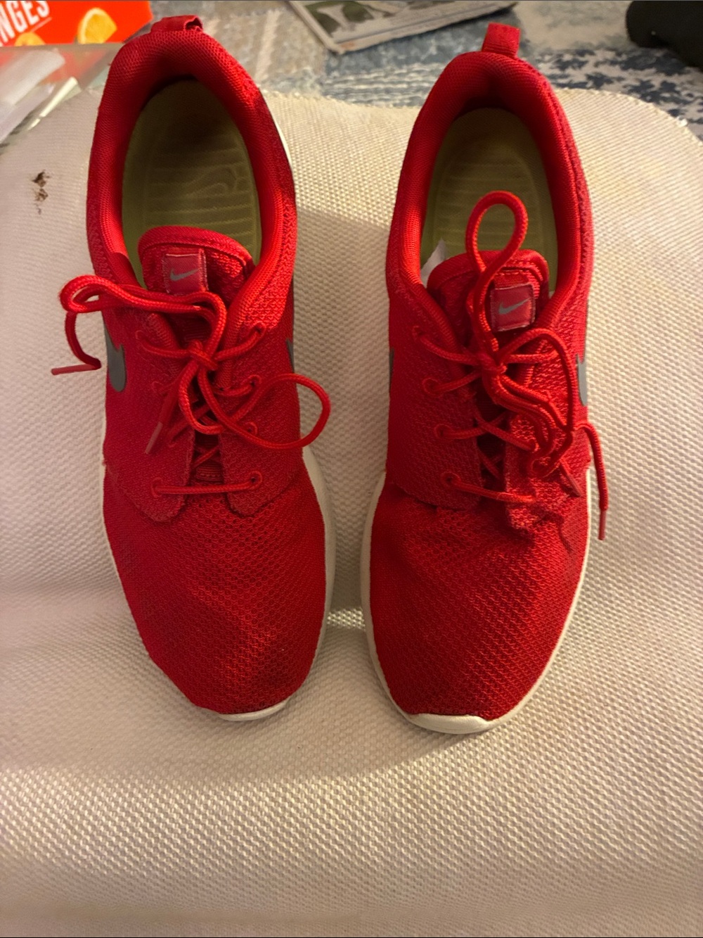 Nike classic men’s “Roshe Run” Red Mesh Casual Sneakers w/excellent tread life
